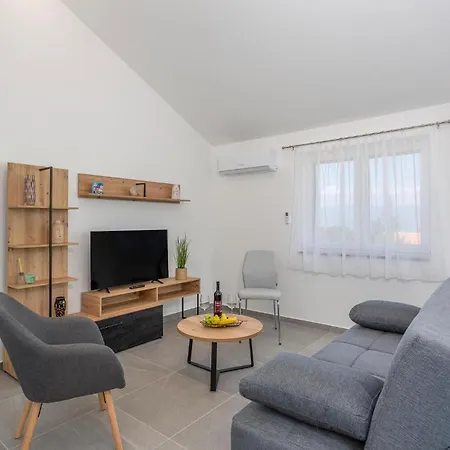 Apartman Front In *