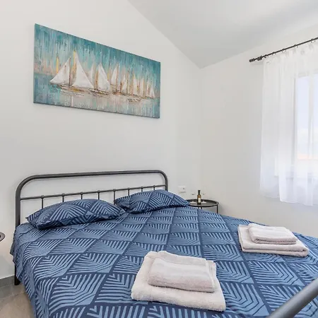 Front In Apartman